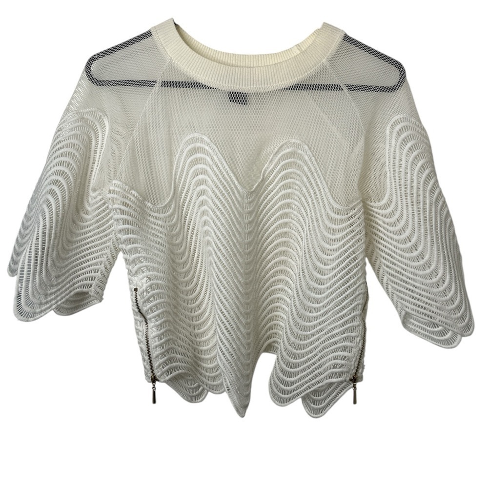 Gracia Cropped White Mesh Wave Pattern Top NWOT